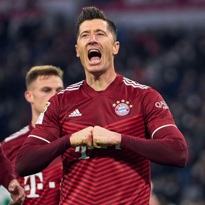 Cách ăn mừng bàn thắng quen thuộc của Robert Lewandowski trong màu áo Bayern Munich. Ảnh: Bayern Munich