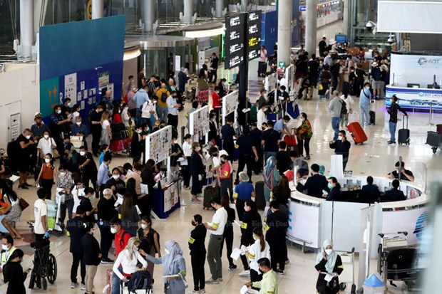 Passengers queue for arrival procedures at Suvarnabhumi airport, Samut Prakan, on April 1. Foreign arrivals have exceeded 10,000 per day this month. (Photo: Bangkok Post)