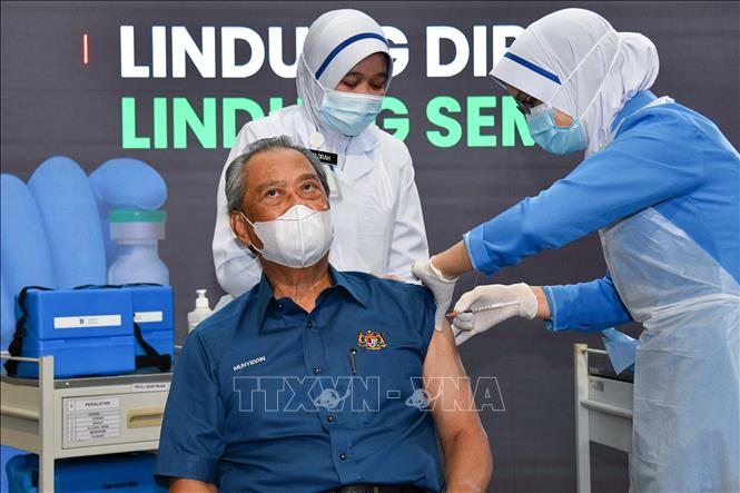 Một điểm tiêm vaccne ngừa COVID-19 tại Putrajaya, Malaysia. Ảnh: AFP/TTXVN