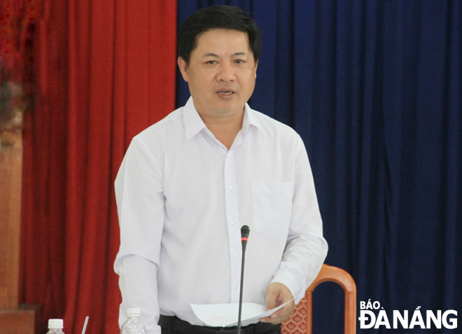 Standing Deputy Secretary of the Da Nang Party Committee Luong Nguyen Minh Triet delivers his instructions at a meeting with the Party Committee of the Hi-Tech Park and Industrial Zones (IZs) in Da Nang, April 22, 2022. Photo: TRONG HUNG