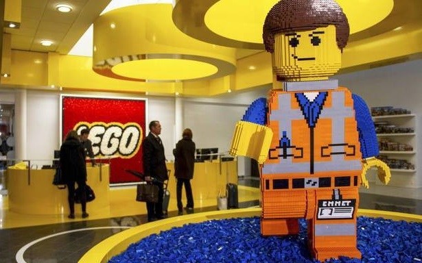 At a LEGO store (Photo: Zing)