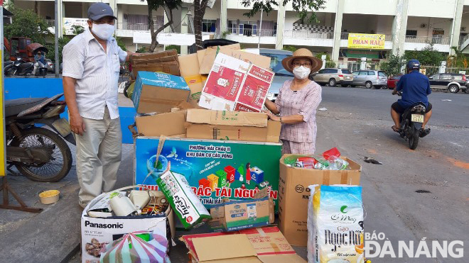 Dwellers in residential areas in Hai Chau 2 Ward, Hai Chau District maintain the collection of recyclable waste from local households to promote the movement of waste sorting at the source. 