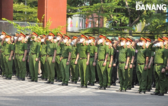 Các lực lượng thuộc Công an thành phố tại lễ ra quân tấn công, trấn áp tội phạm, vi phạm pháp luật, bảo đảm ANTT. Ảnh: 