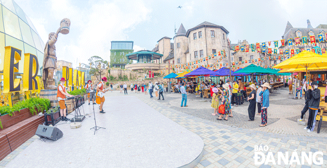 Da Nang is expected to see a surge in tourist numbers over the upcoming public holiday. IN THE PHOTO: Tourists at the Sun World Ba Na Hills in April 2022. Photo: KIM LIEN