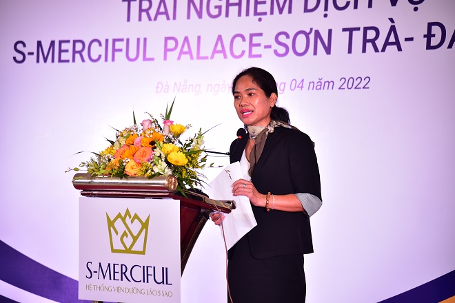 Bà Nguyễn Thi Anh- Viện trưởng Viện dưỡng lão S-Merciful Đà Nẵng phát biểu khai mạc.