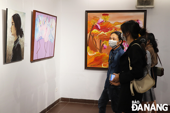 The exhibition showcases the display of 45 art works by artists who were alumni and lecturers of Hue University of Arts