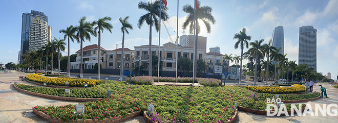 Da Nang urban landscape is impressively decorated. Photo: TRIEU TUNG