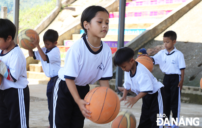 Pupils have fun at the newly upgraded gymnasium. Photo: Xuan Dung