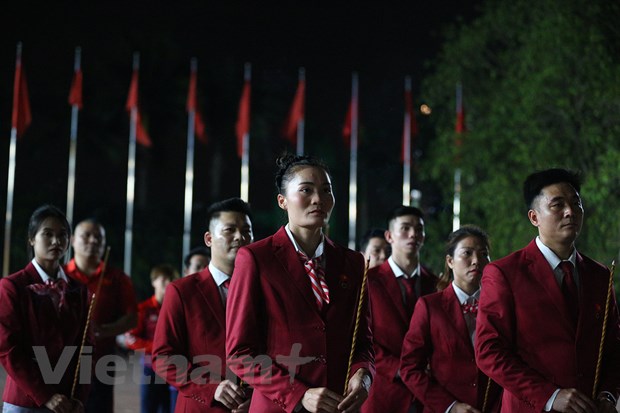 Đoàn thể thao Việt Nam dâng hương Bác Hồ trước khi xuất quân dự SEA Games 31. (Ảnh: PV/Vietnam+)