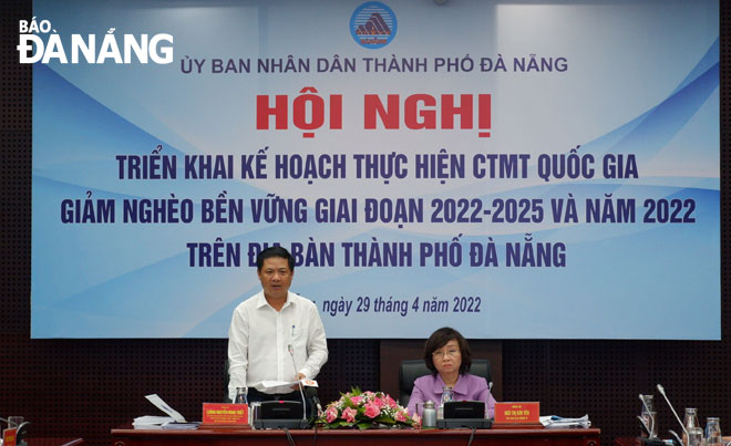 Phó Bí thư Thường trực Thành ủy, Chủ tịch HĐND thành phố Lương Nguyễn Minh Triết (trái) phát biểu chỉ đạo tại hội nghị. Ảnh: PHAN CHUNG
