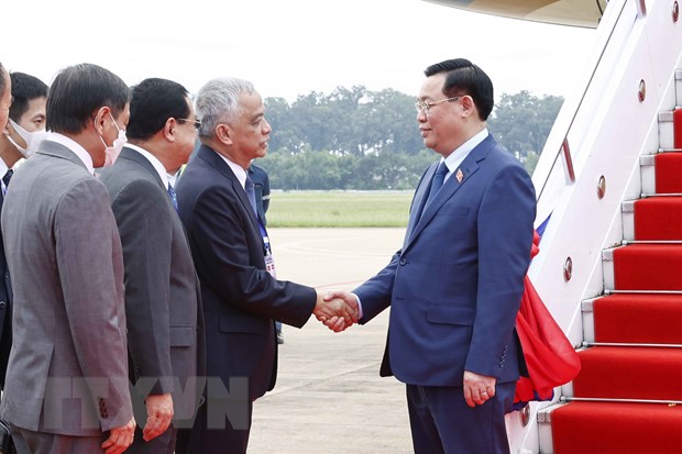 Chủ tịch Quốc hội thăm chính thức nước Cộng hòa Dân chủ Nhân dân Lào