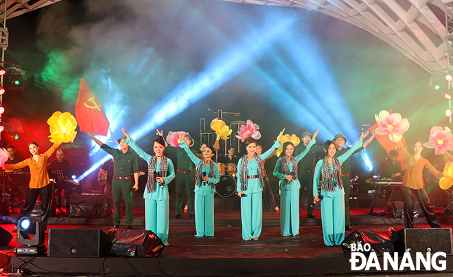 A musical performance at the Trung Vuong Theatre-hosted art programme themed ‘Green Melodies’. Photo: XUAN DUNG