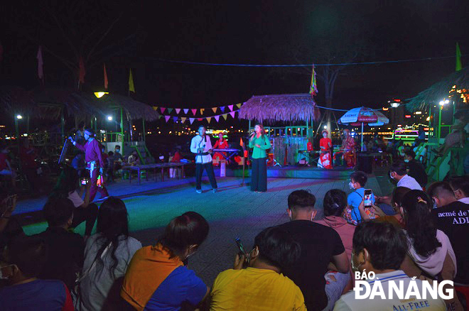 People enjoying 'bai choi' performances at the traditional arts space. Photo: XUAN SON