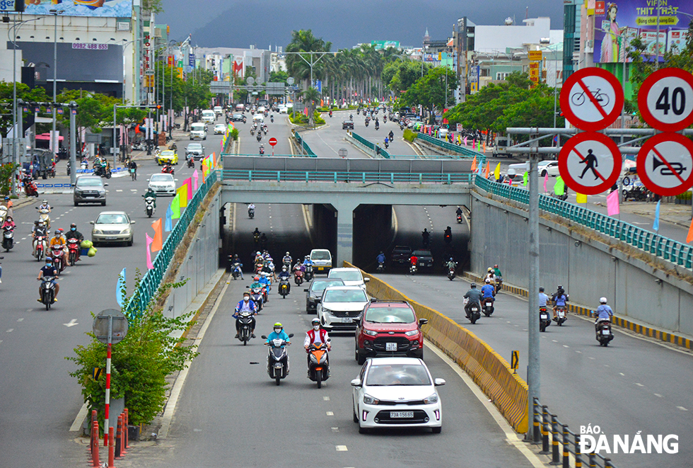 Bustling traffic on Dien Bien Phu Street on April 30.