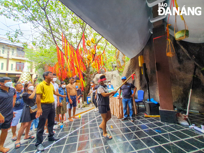 Khu du lịch Suối khoáng nóng Núi Thần Tài trong ngày lễ 30-4 đón gần 6.000 lượt khách. Ảnh: THU HÀ.