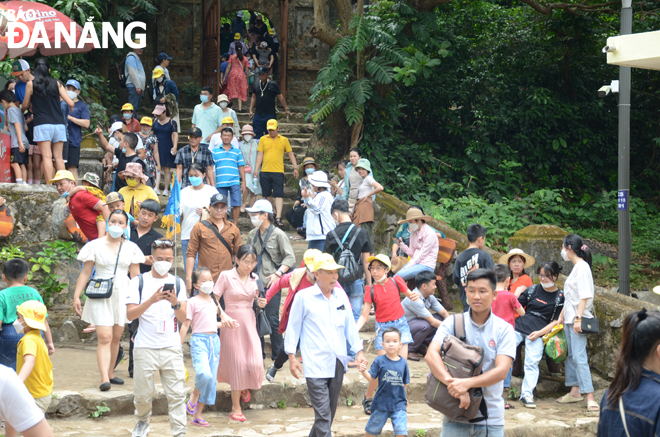 Visitors were seen at the Marble Mountains Tourist Area in Ngu Hanh Son District on May 1.