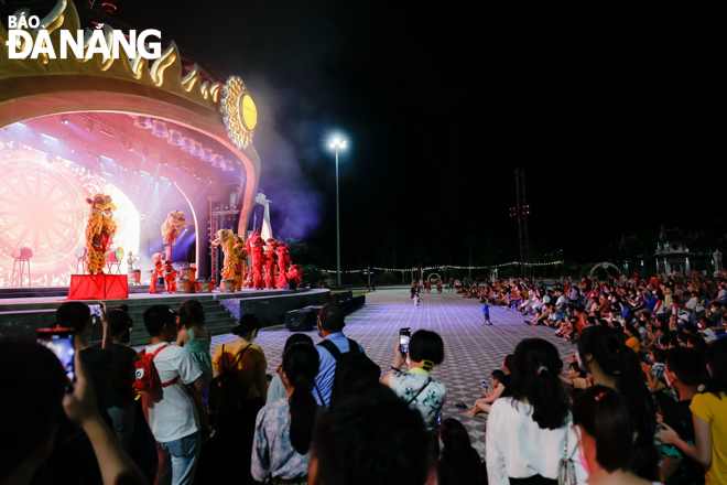 Visitors enjoy lion dance performances at the Asia Park.