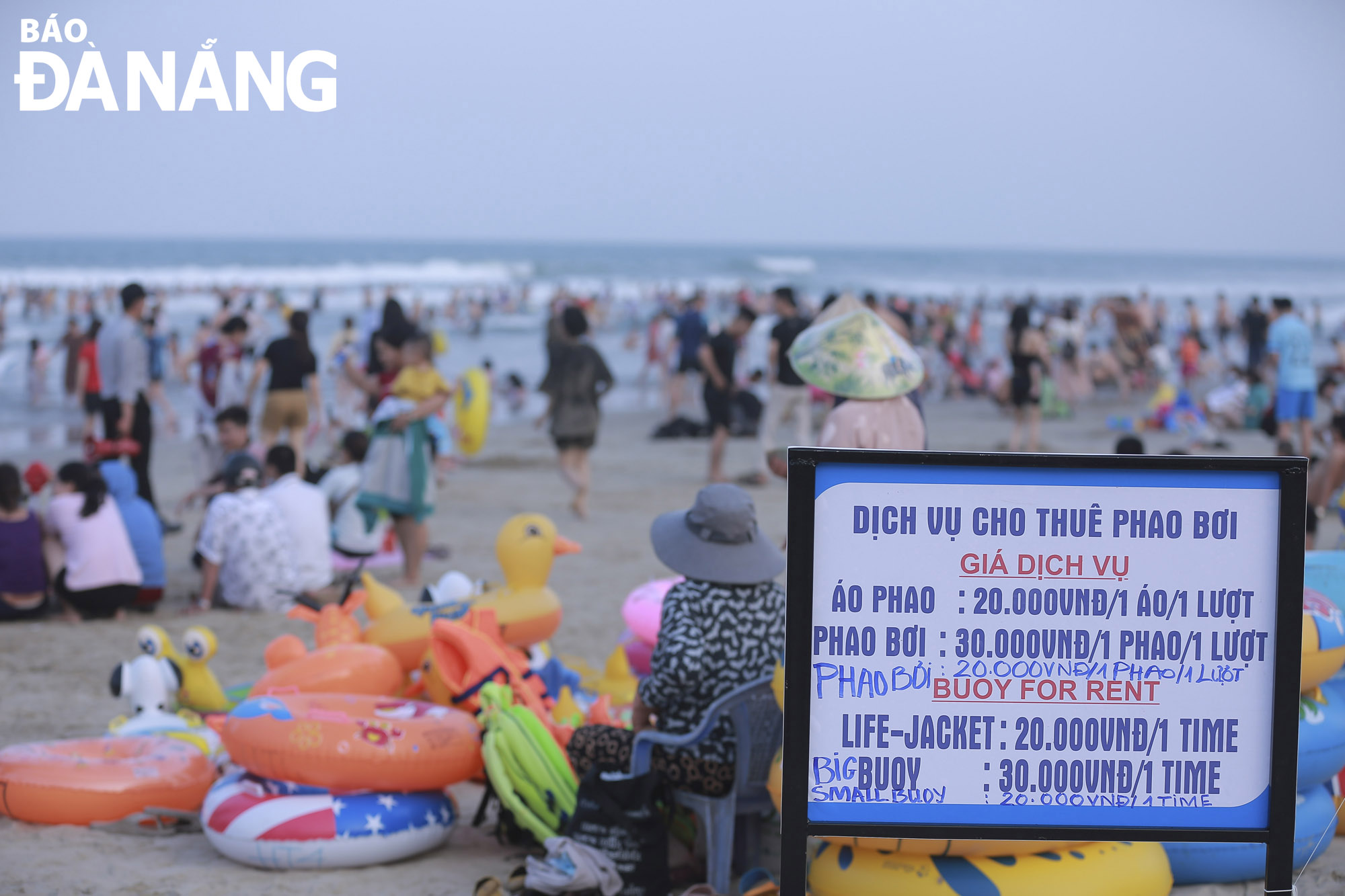  Da Nang beaches are clean and beautiful. Prices for services are clearly displayed.