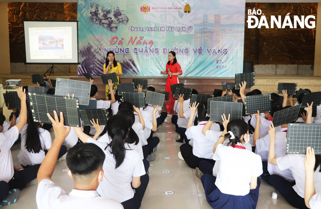 Pupils from the Lien Chieu District-based Luong The Vinh Secondary School participated in the 