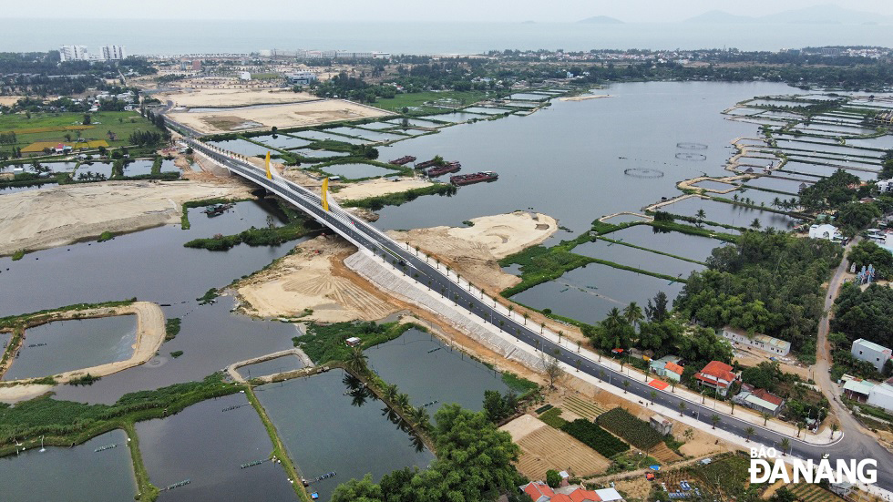 Cầu Ông Điền được khởi công ngày 30-7-2020, tổng vốn đầu tư hơn 300 tỷ đồng do Ban quản lý dự án đầu tư xây dựng các công trình giao thông tỉnh Quảng Nam làm chủ đầu tư. Công trình được thông xe kỹ thuật ngày 29-4-2022 nhằm chào mừng kỷ niệm 47 năm ngày thống nhất đất nước (30-4-1975 - 30-4-2022) và quốc tế lao động 1-5.