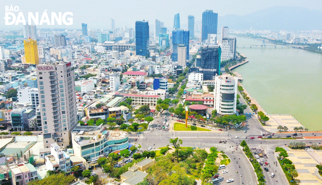 Da Nang aims to build a regional financial centre to anticipate the trend of shifting investment capital flows, promoting economic development. A corner of Da Nang center seen from above. Photo: XUAN SON