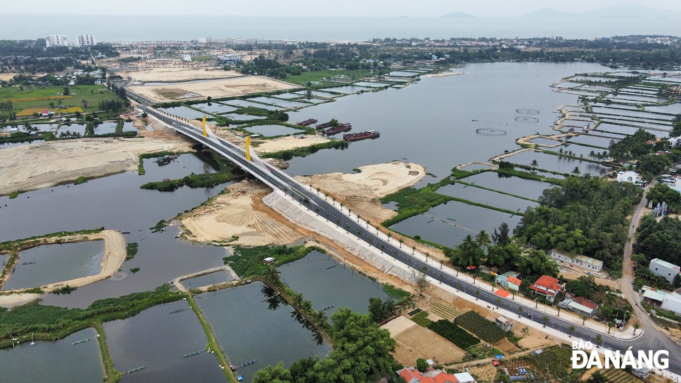 Work started on the Ong Dien Bridge on July 30, 2020. The more than VND300 billion bridge was developed by the Quang Nam Provincial Management Board of Traffic Construction Investment Projects. The bridge was technically opened to traffic on April 29, 2022 to celebrate the 47th anniversary of National Reunification Day (April 30) and the 136th anniversary of International Labour Day (May 1).