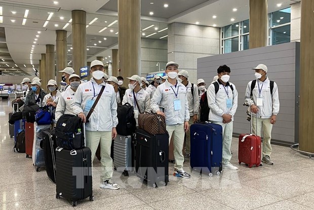 Vietnamese workers at RoK's Incheon airport (Photo: VNA)
