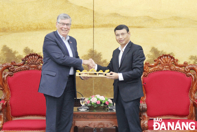 Standing Vice Chairman of the municipal People’s Committee Ho Ky Minh made the statement on Friday whilst receiving Mr. Alain Cany, President of Jardines Matheson Viet Nam cum Chairman of the European Chamber of Commerce in Viet Nam (EuroCham)