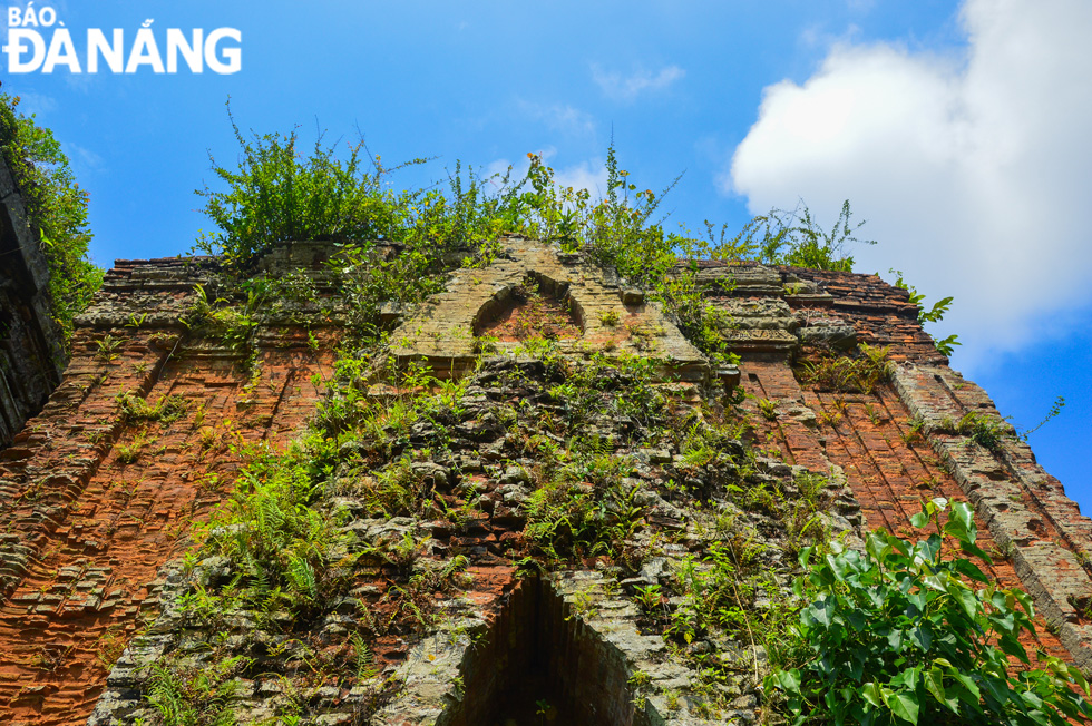 The solid construction structure of the Chien Dan Cham relic site in particular, and that of Cham architecture in general, is still a mystery.