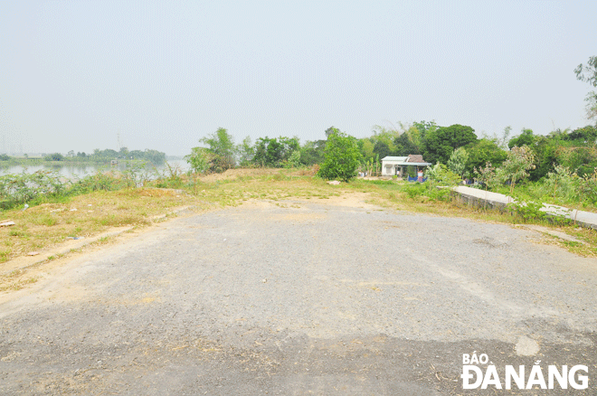 storms at the Tho Quang fishing port has been approved with an additional VND214 billion.     The Tuyen Son - Tuy Loan riverside road project, especially a section from Red Bridge to National Highway 14B, is currently entangled in site clearance bottlenecks. Photo: THANH LAN