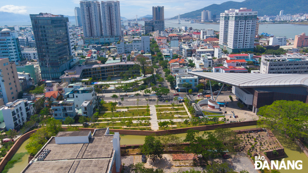 The 1st stage of the project was completed on schedule. A total of 80 households and 3 State agencies were moved out of the citadel. Besides, a moat surrounding the citadel was already built, and a green park was created during the stage. In the photo: The north side of the Dien Hai Citadel is adjacent to Ly Tu Trong Street.