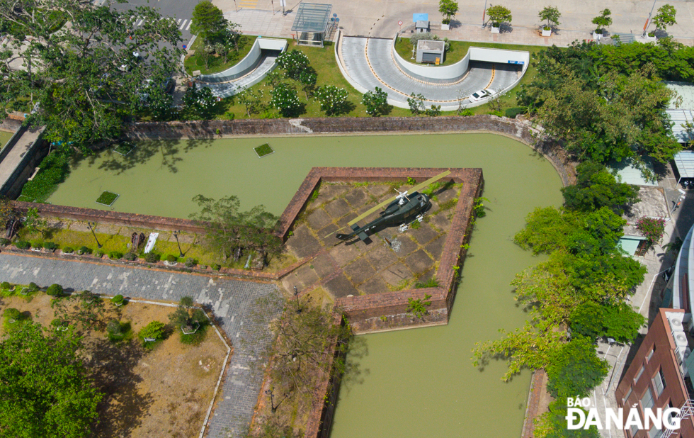 Also during the Phase 2, some unrelated components and works will be moved out of the citadel’s campus. In the photo: the UH-1 helicopter - an artifact from the 1975 Spring General Offensive and Uprising at the base of Da Nang Airport will be removed out of the campus of the Dien Hai Citadel.