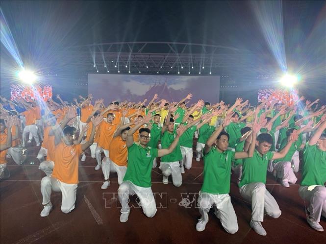 Màn nhảy flashmosh của 250 tình nguyện viên chào mừng SEA Games 31. Ảnh: TTXVN