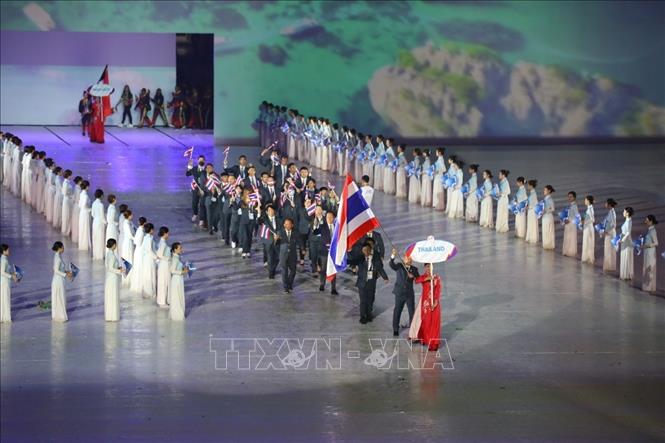 Đoàn thể thao Thái Lan diễu hành tại SVĐ Quốc gia Mỹ Đình trong Lễ khai mạc SEA Games 31. Ảnh: Phạm Hậu/TTXVN