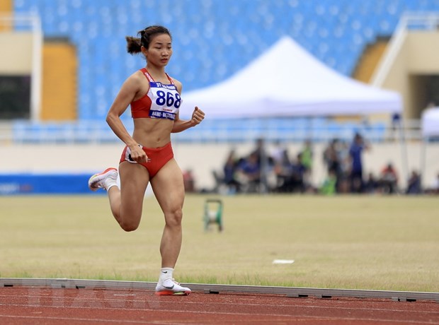 Nguyễn Thị Oanh giành huy chương Vàng nội dung 1.500m ở SEA Games 31. (Ảnh: Huy Hùng/TTXVN)