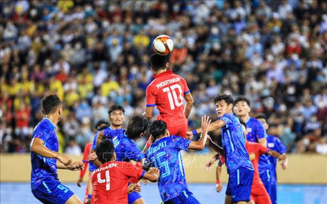 Thái Lan vất vả vượt qua Lào ở lượt trận cuối.