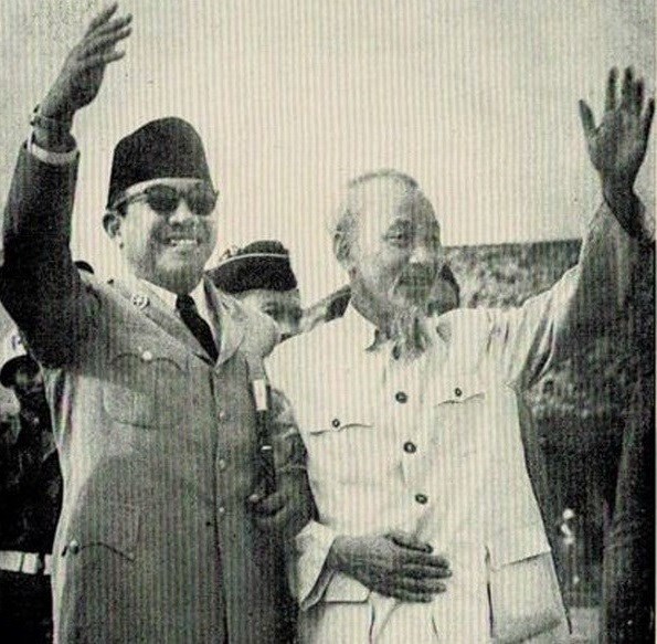 President Ho Chi Minh (R) and Indonesian President Sukarno - File photo (Source: VTC)