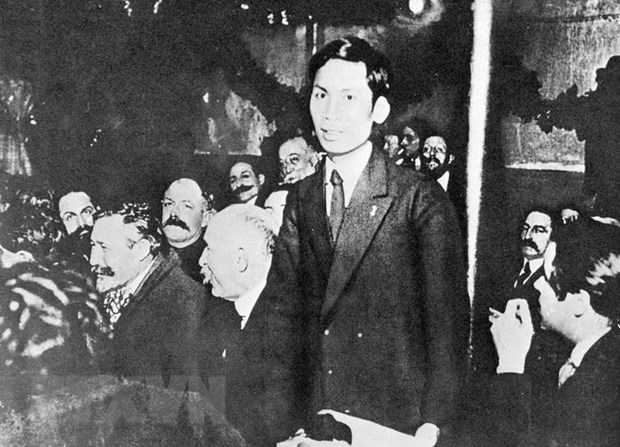 Từ 25 đến 30-12-1920, Nguyễn Ái Quốc (tên của Chủ tịch Hồ Chí Minh trong thời gian hoạt động cách mạng ở Pháp) tham dự Đại hội lần thứ 18 Đảng Xã hội Pháp ở thành phố Tours với tư cách đại biểu Đông Dương. (Ảnh: Tư liệu TTXVN)