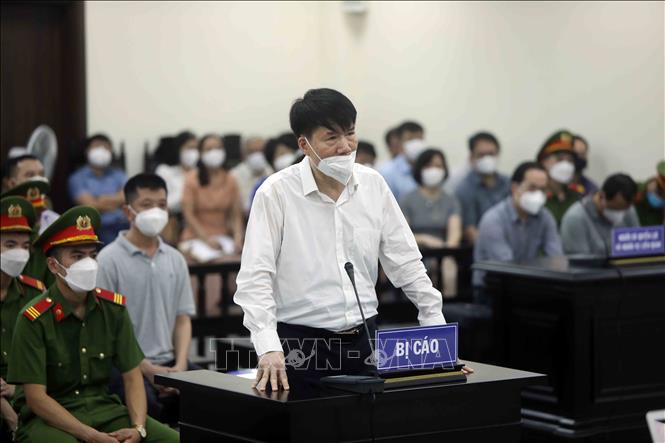 Bị cáo Trương Quốc Cường trả lời câu hỏi của Hội đồng xét xử, ngày 12/5/2022. Ảnh: An Đăng/TTXVN