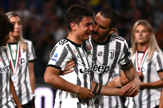 Paulo Dybala -chân sút người Argentina không kìm nén được cảm xúc trong trận cuối cùng khoác áo Juventus trên sân nhà. Ảnh: Reuters