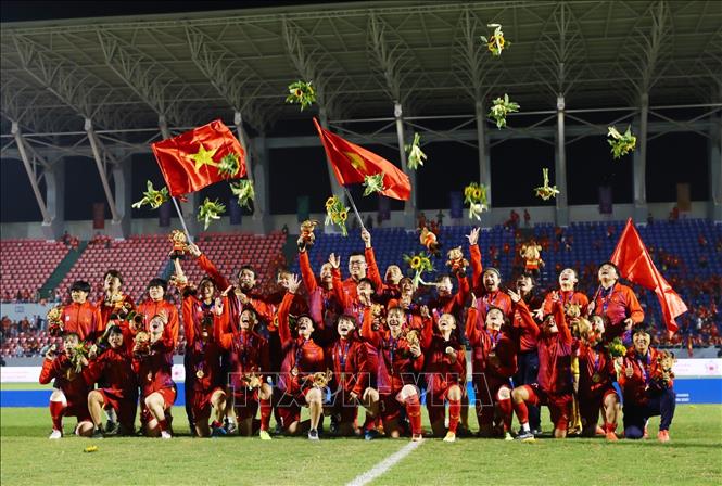 Đây là lần thứ 2, Đội tuyển bóng đá nữ Việt Nam giành liên tiếp 3 HCV SEA Games. Ảnh: Hoàng Linh/TTXVN