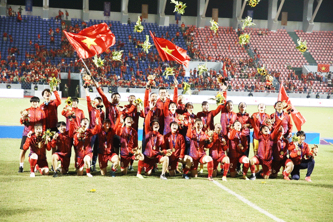 Đội tuyển bóng đá nữ Việt Nam bảo vệ thành công Huy chương Vàng SEA Games 31. Ảnh: TTXVN