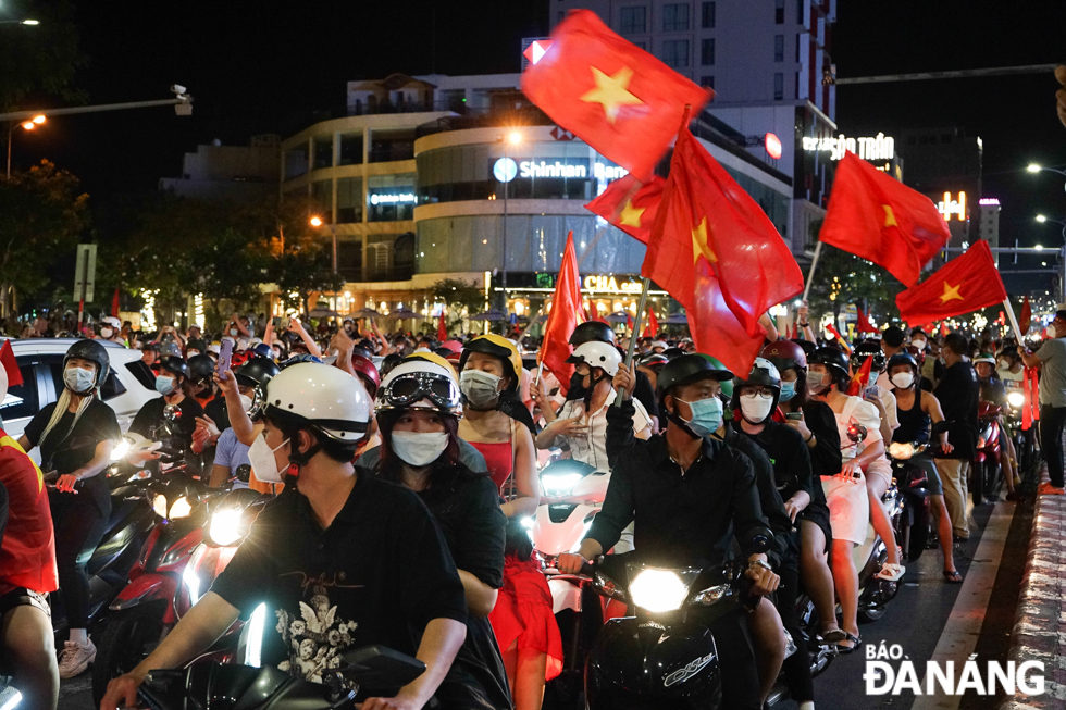 Fans waving Vietnamese flags as taking to streets. Photo: T.KY