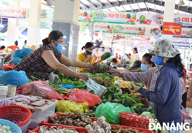 A stall at An Hai Bac market, Son Tra District. Photo: T.Y
