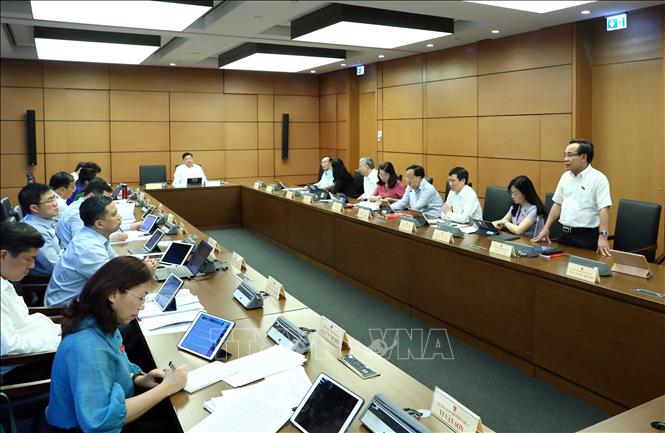 Các đại biểu Quốc hội thảo luận tại tổ 11 gồm: Bắc Giang, Nghệ An, Khánh Hòa. Ảnh: Phạm Kiên/TTXVN