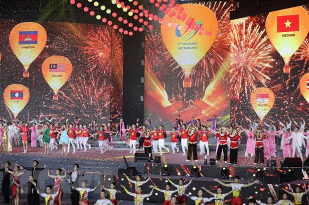 Chùm liên khúc kết thúc lễ bế mạc SEA Games 31. (Ảnh: TTXVN)