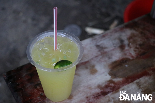  Price per glass of sugarcane juice is only VND5,000