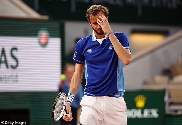 Daniil Medvedev bị loại khỏi Roland Garros 2022. (Nguồn: Getty Images)