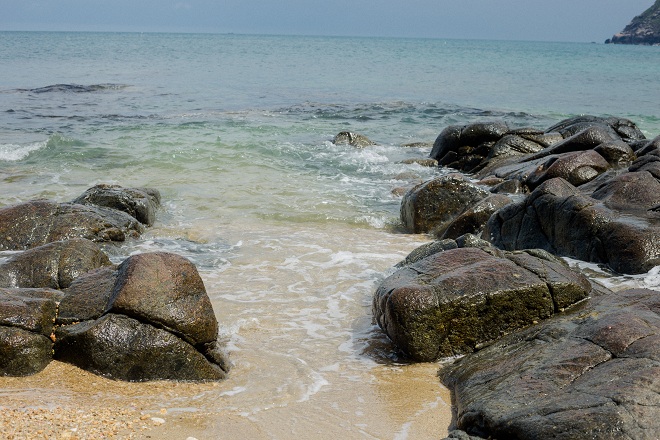 Vẻ đẹp hoang sơ của các bãi đá tại bán đảo Sơn Trà