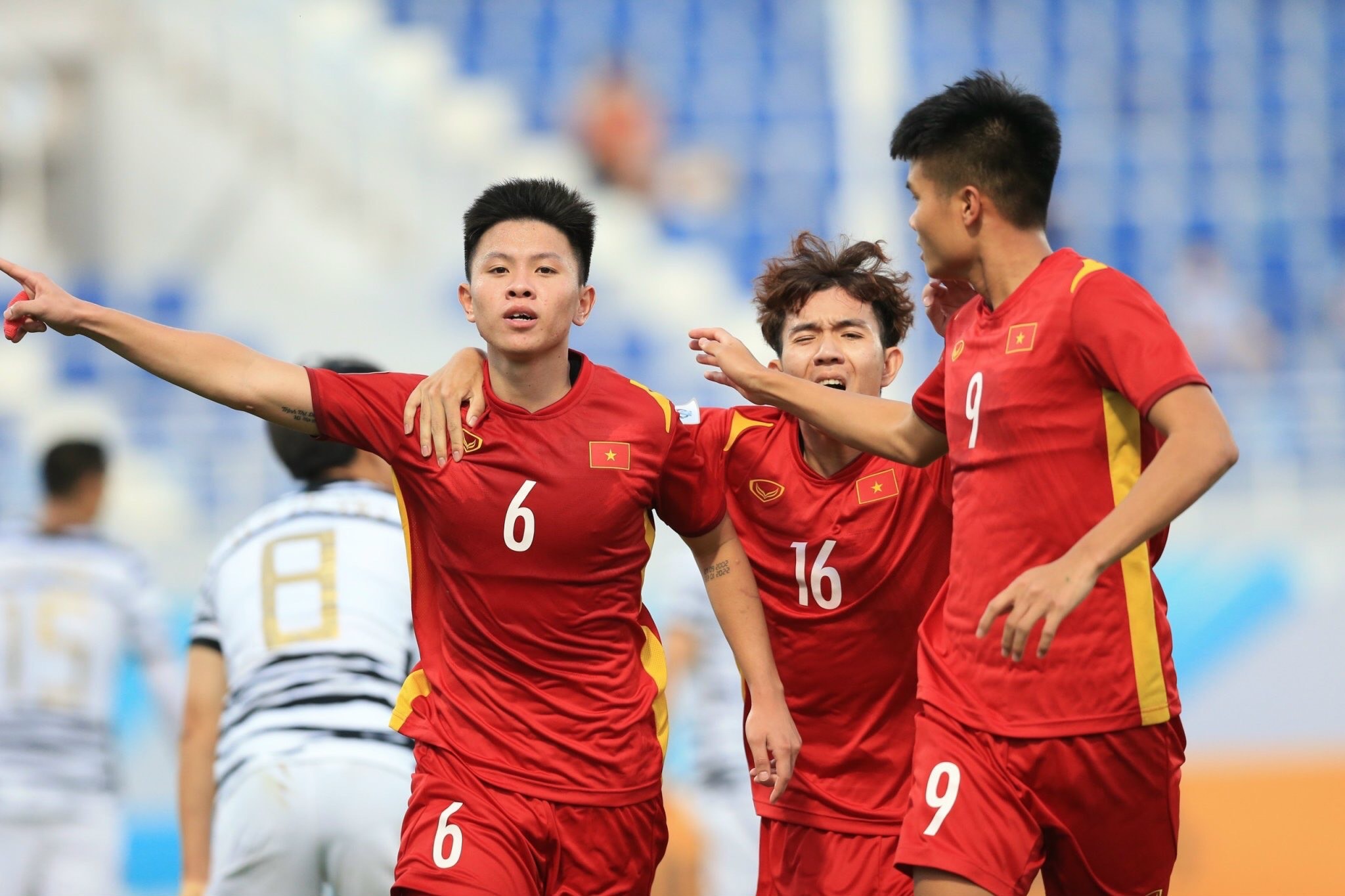 Vòng chung kết U23 châu Á: Hòa đương kim vô địch Hàn Quốc, U23 Việt Nam sáng cửa đi tiếp